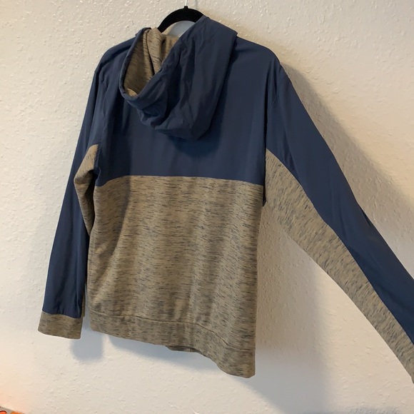 Columbia zip-up jacket. Large - Picture 3 of 7